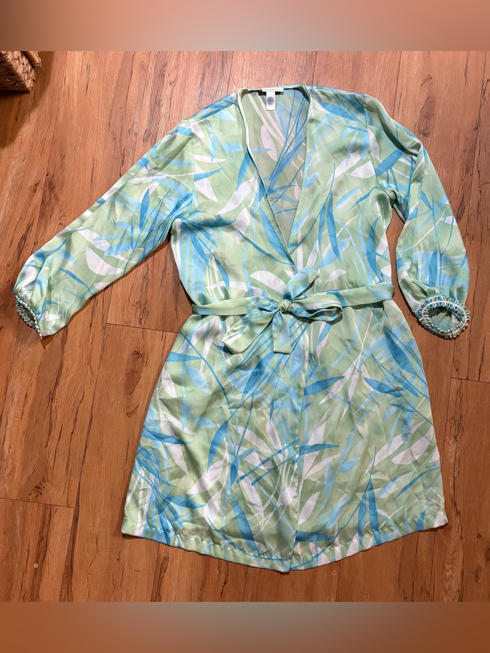 Green and blue leaf print robe
